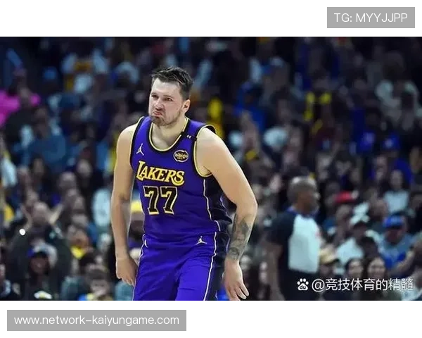 东契奇助攻大前锋命中中投,独行侠配合顺畅