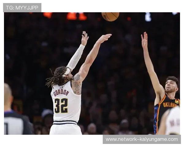 亚历山大突破分球，雷霆攻防转换高效